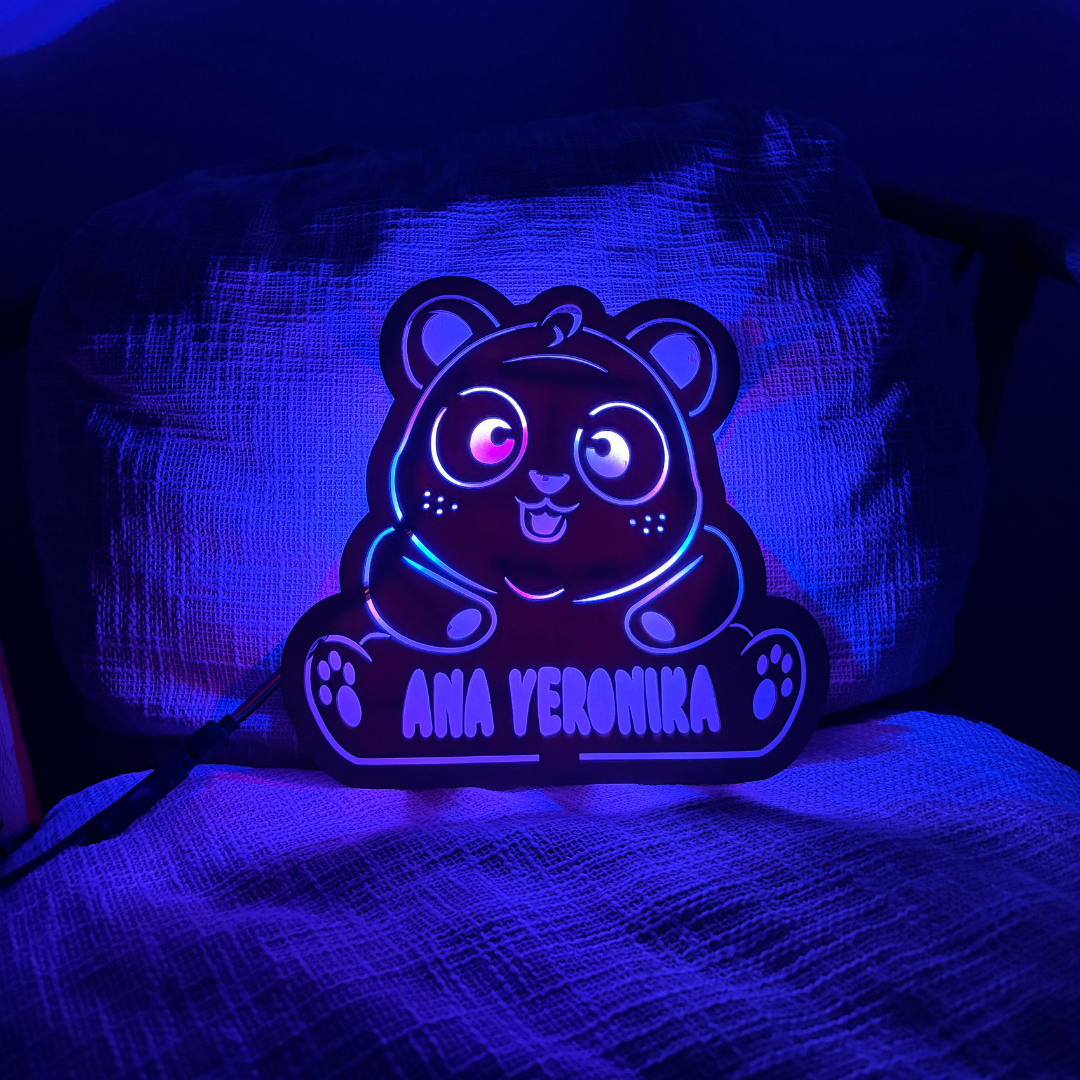 Lesena lučka panda z imenom - Pandaglow